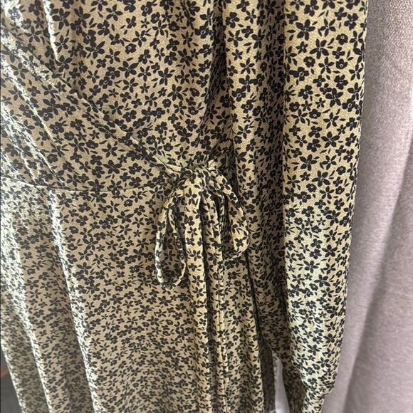 Women's Floral Dress - Black and Green - Picture 5 of 14